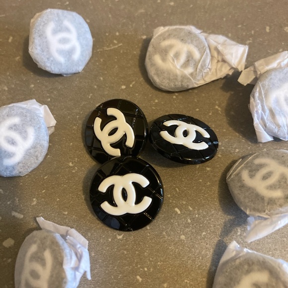 Genuine Coco Chanel Buttons. - Picture 2 of 9
